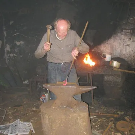 Bed and Breakfast The Anvil Bar Castlemaine